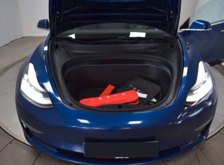 Tesla - Model 3
