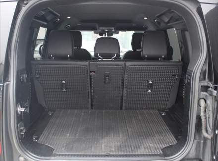 Land Rover - Defender