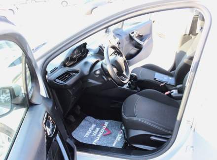Peugeot - 208
