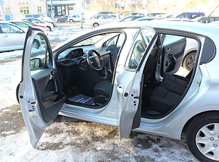 Peugeot - 208