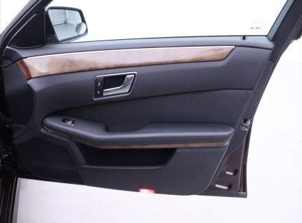 Mercedes-Benz - E-class