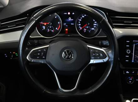 Volkswagen - Passat