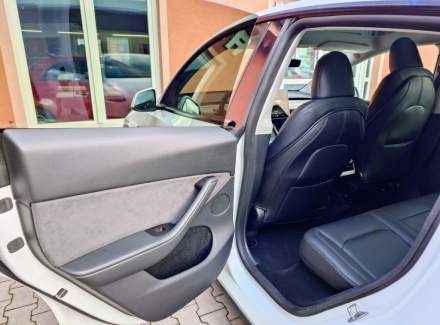 Tesla - Model Y