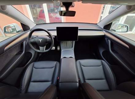 Tesla - Model Y
