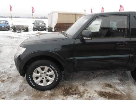 Mitsubishi - Pajero