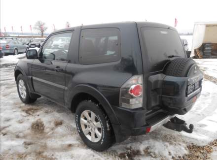 Mitsubishi - Pajero