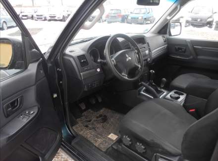 Mitsubishi - Pajero