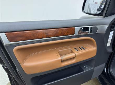 Volkswagen - Touareg