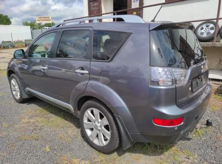Mitsubishi - Outlander