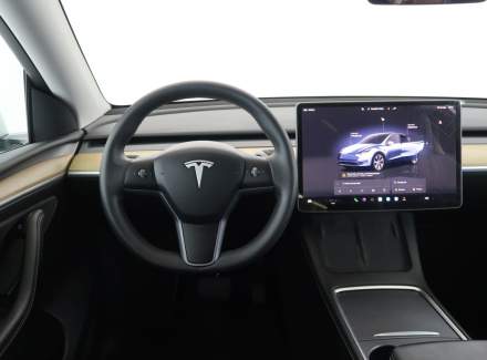 Tesla - Model Y