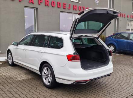 Volkswagen - Passat