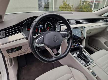 Volkswagen - Passat