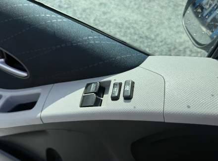Toyota - Yaris 1.3 i VVT-i (87 Hp)