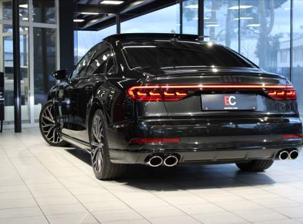 Audi - S8