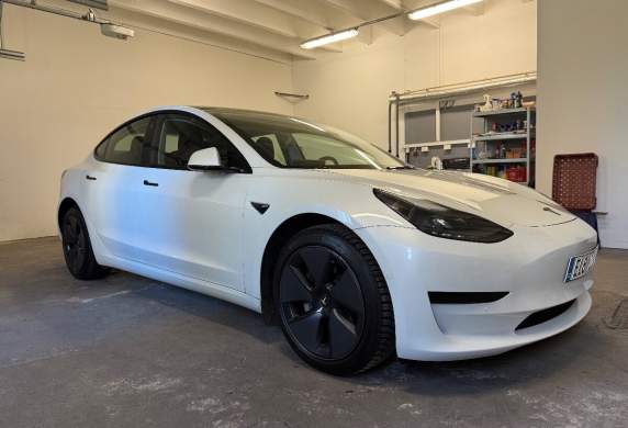Tesla - Model 3