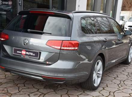 Volkswagen - Passat