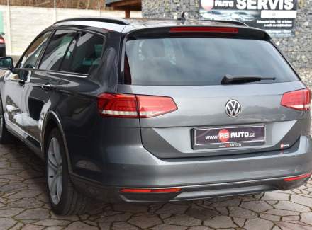 Volkswagen - Passat