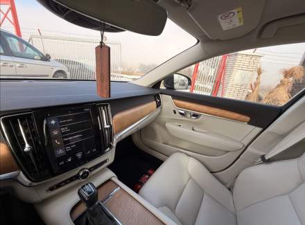 Volvo - V90