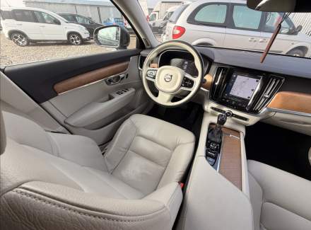 Volvo - V90