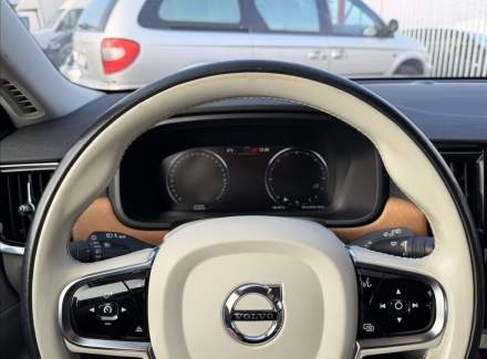 Volvo - V90