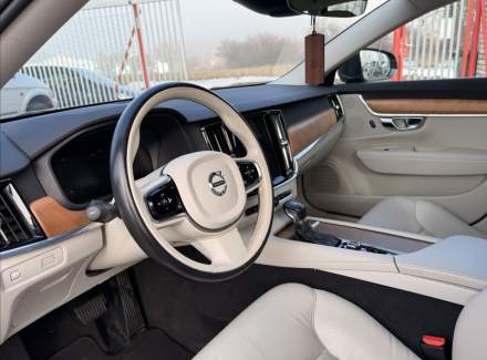 Volvo - V90