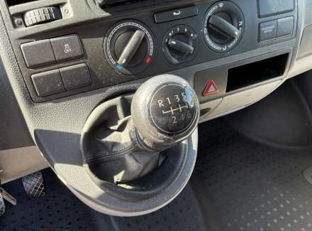 Volkswagen - Transporter 2.0 TDI (140 Hp) L2H1
