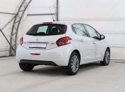 Peugeot - 208