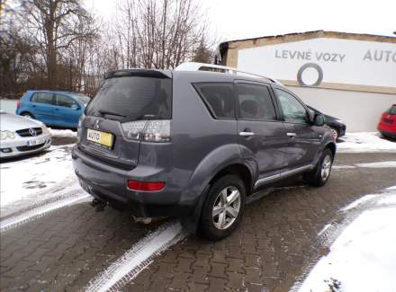 Mitsubishi - Outlander