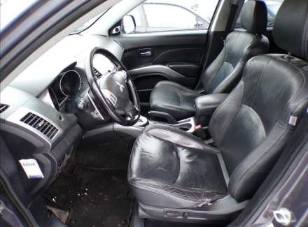 Mitsubishi - Outlander