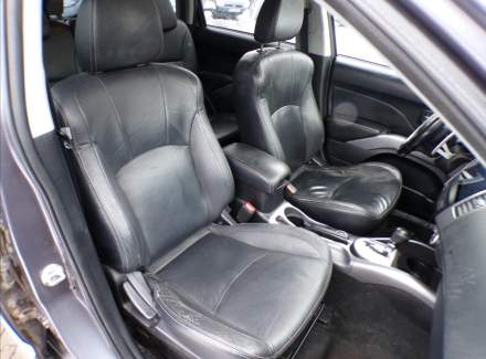 Mitsubishi - Outlander