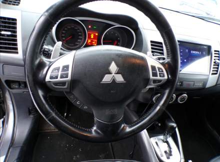 Mitsubishi - Outlander