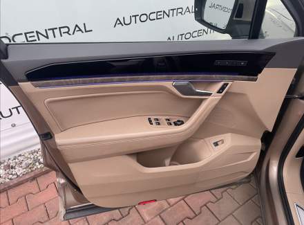 Volkswagen - Touareg