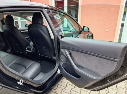 Tesla - Model 3