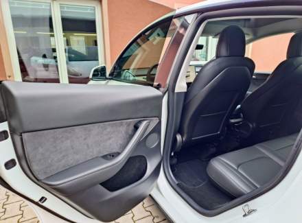 Tesla - Model Y