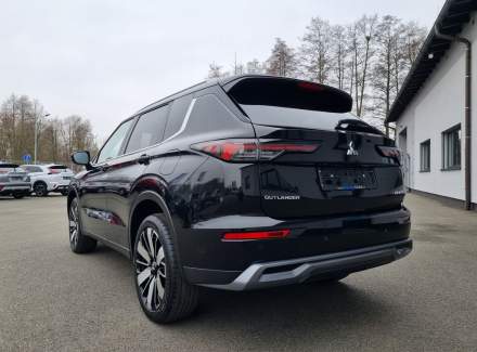 Mitsubishi - Outlander