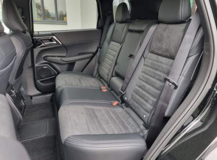 Mitsubishi - Outlander