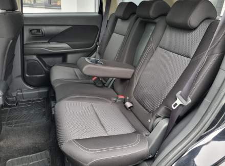 Mitsubishi - Outlander