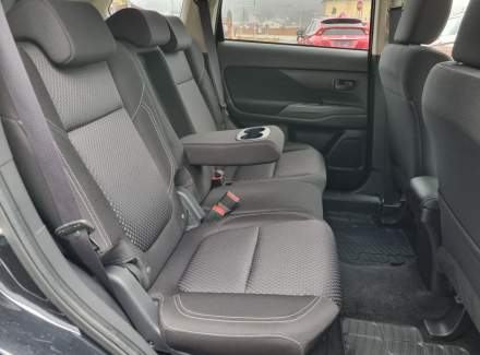 Mitsubishi - Outlander