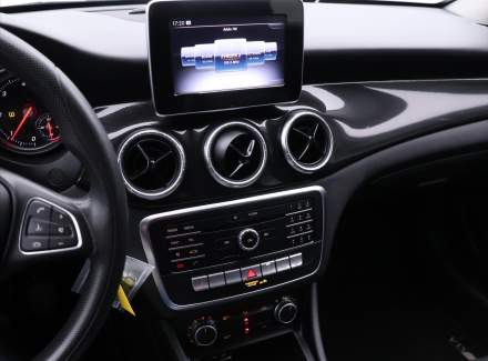 Mercedes-Benz - CLA