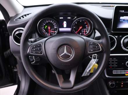 Mercedes-Benz - CLA