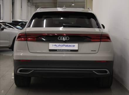 Audi - Q8