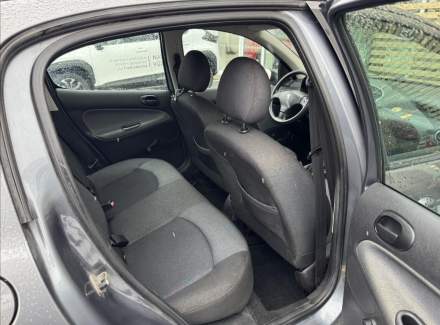 Peugeot - 206