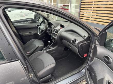 Peugeot - 206