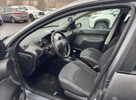 Peugeot - 206