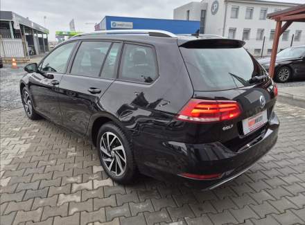 Volkswagen - Golf