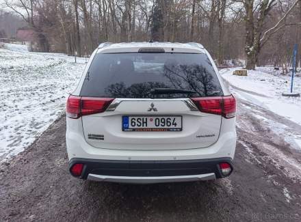 Mitsubishi - Outlander
