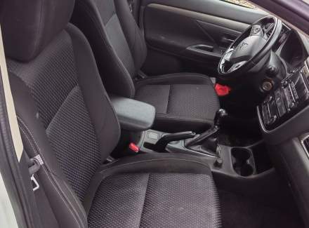 Mitsubishi - Outlander