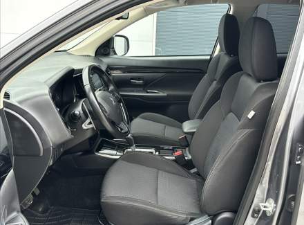 Mitsubishi - Outlander
