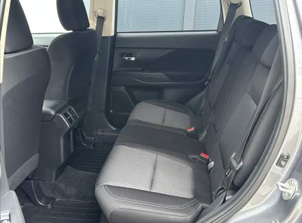 Mitsubishi - Outlander