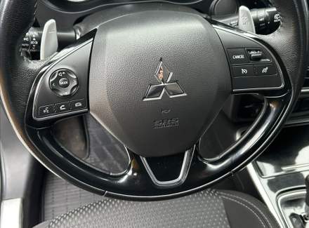 Mitsubishi - Outlander